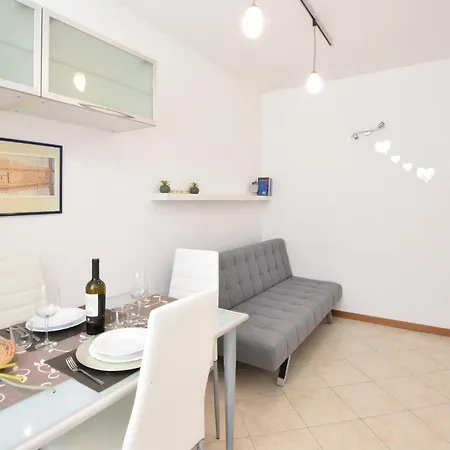 Apartment 1 Bedroom Lovely In