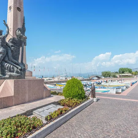 Apartamento 1 Bedroom Lovely In